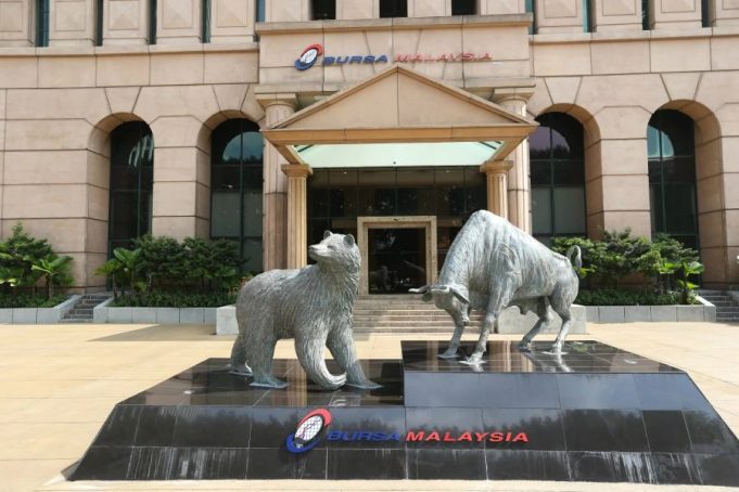 Bursa Malaysia snaps losing streak, ringgit weakens to 4.5028