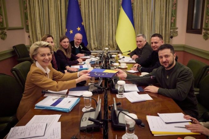 EU officials visit Kyiv as Russia strikes civilian target