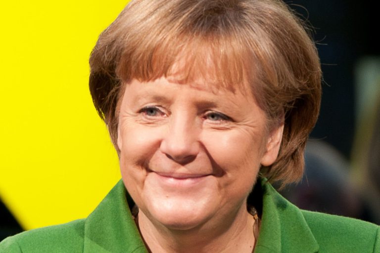 Merkel Meets Policymakers to Resolve Huawei 5G Dispute