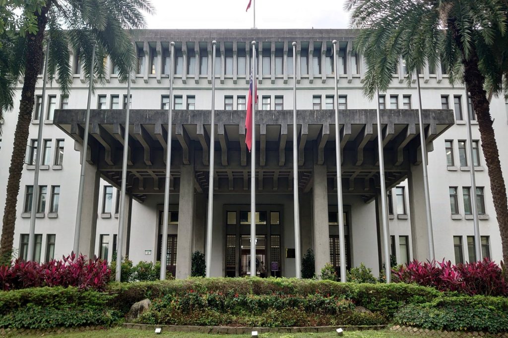 Taipei Threatens Manila Over Taiwanese Traveler Entry Ban Dispute