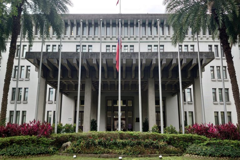 Taipei Threatens Manila Over Taiwanese Traveler Entry Ban Dispute
