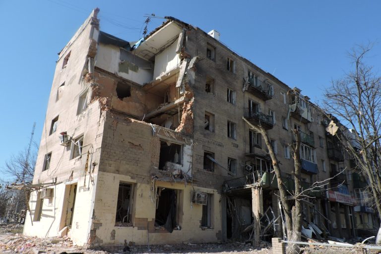 Missile Strike Hits Apartment Building in Eastern Ukraine Province