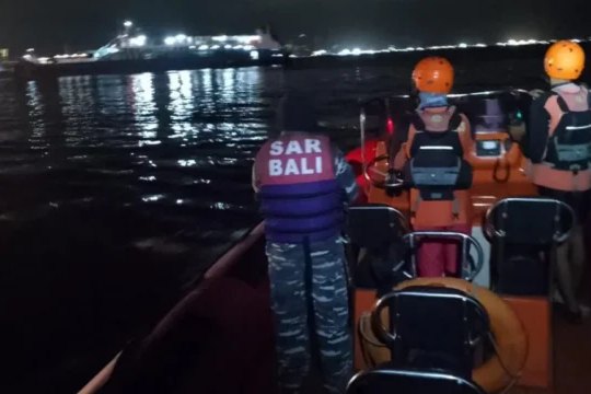 Bali Ferry Capsizes, 6 Dead and 29 Missing