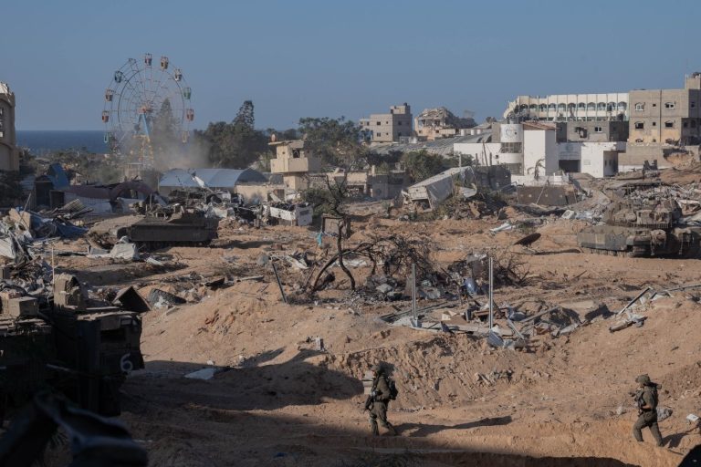 Israeli Forces Kill 4 Palestinians at Gaza Aid Distribution Site