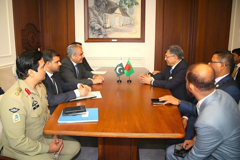 Pakistani Minister Visits Tehran Amid New US Peace Proposal Talks