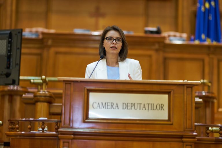 Romanian lawmakers reject proposed government, deepening political crisis