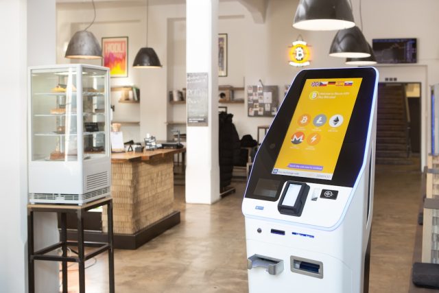 Robot Barber Kiosks in China Offer Eight-Dollar Cuts with AI Precision Robot Barber Kiosks in China Offer Eight-Dollar Cuts with AI Precision