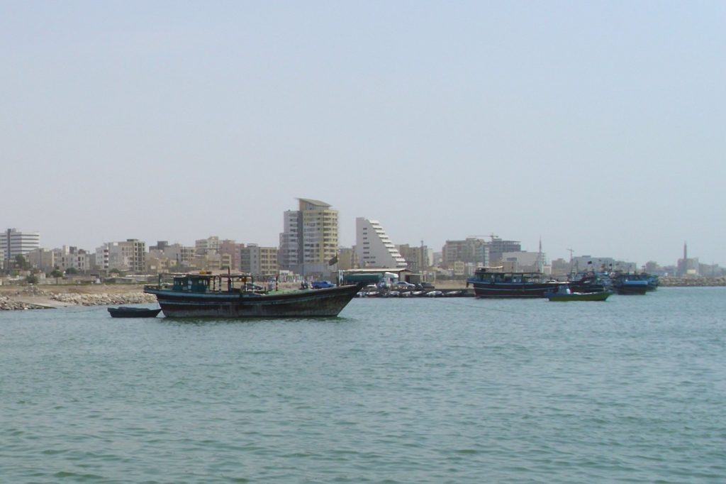 Irans Strait of Hormuz port teems with life amid US-Israeli tensions