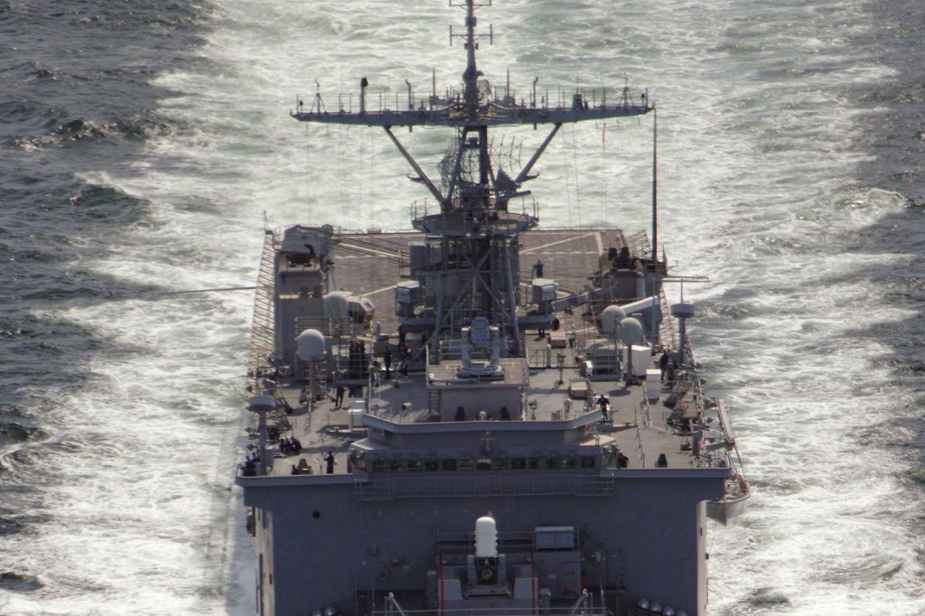 Irans Strait Closure Threat: Diplomatic & Military Scenarios