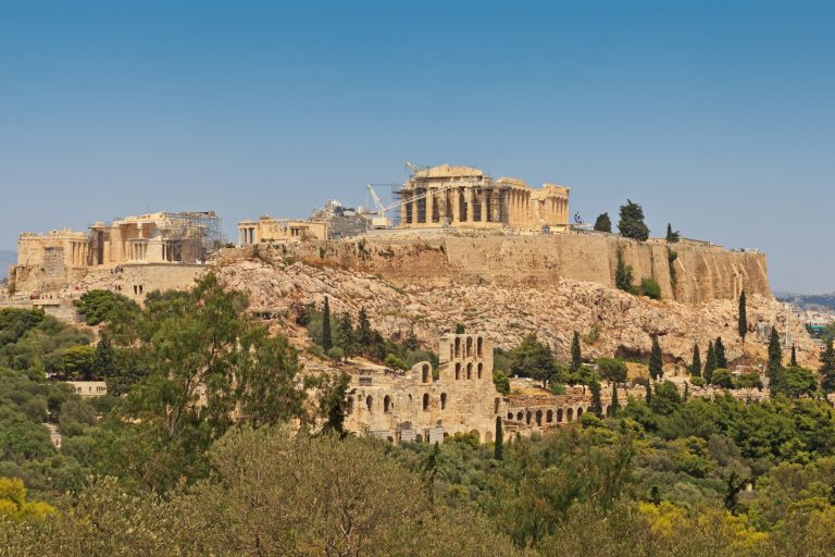 Greece’s tightrope walk between EU sanctions and Russian ties