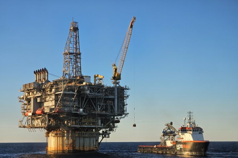 The Economic and Market Impact of US-Iran Military Strikes on Oil