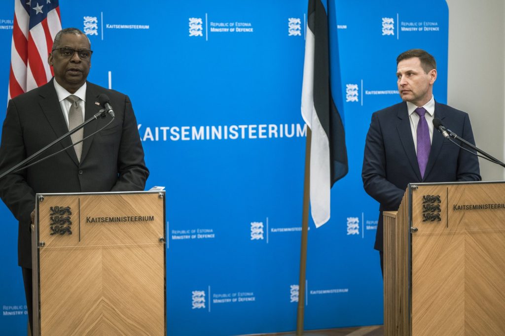 Estonias Defense Minister Engages in US Troop Withdrawal Talks Amid Security Concerns