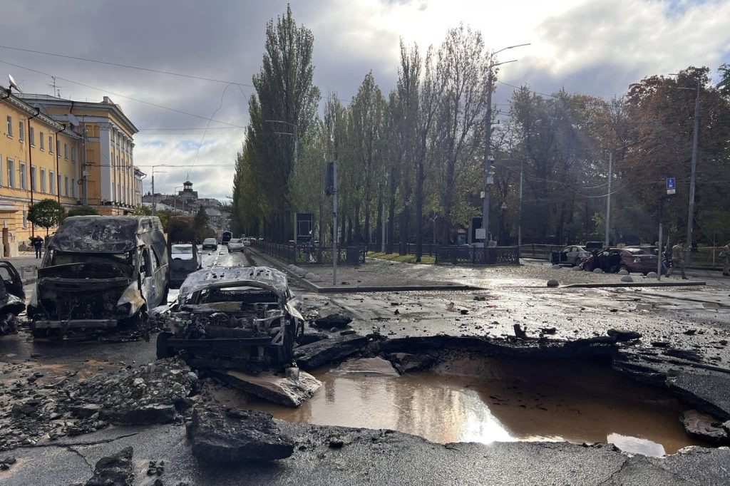 Ukraines long-range strikes create two-front war as Moscow kills 30 in Kyiv
