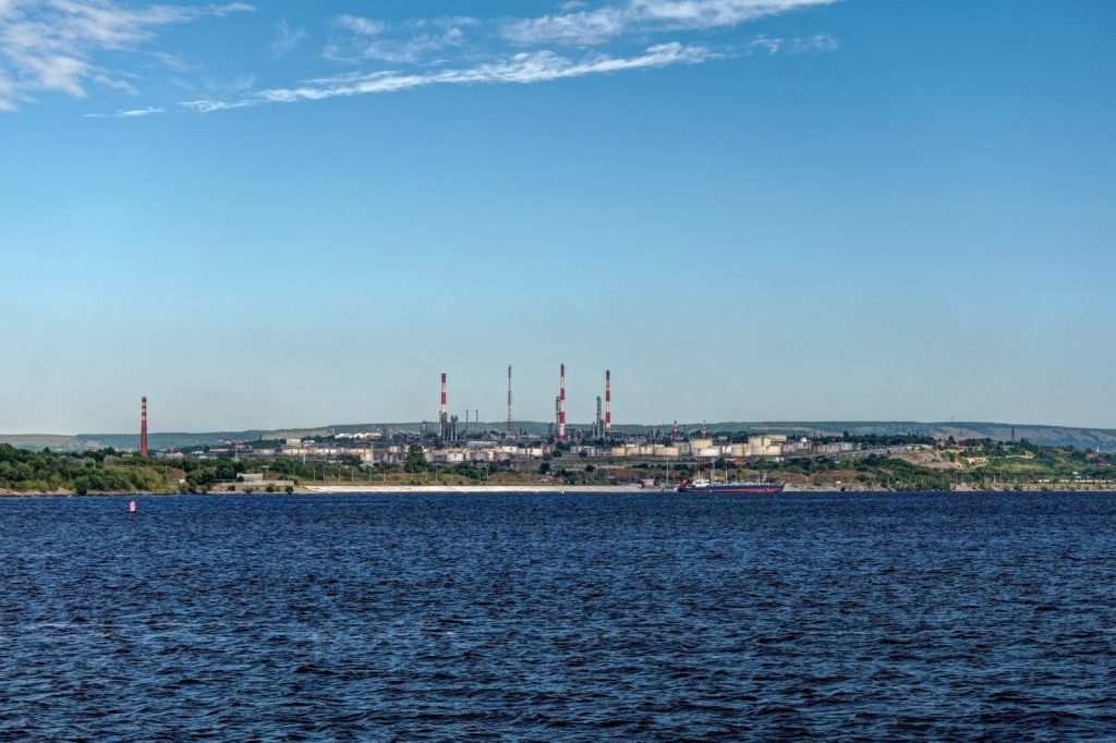 Ukrainian Drones Hit Russian Oil Refineries in Long-Range Strikes