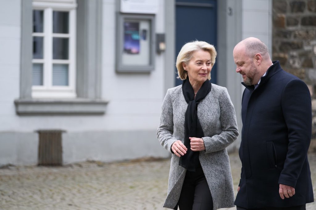 EU Plans Largest Sanctions on 1,600 Firms Aiding Russia\u2019s War