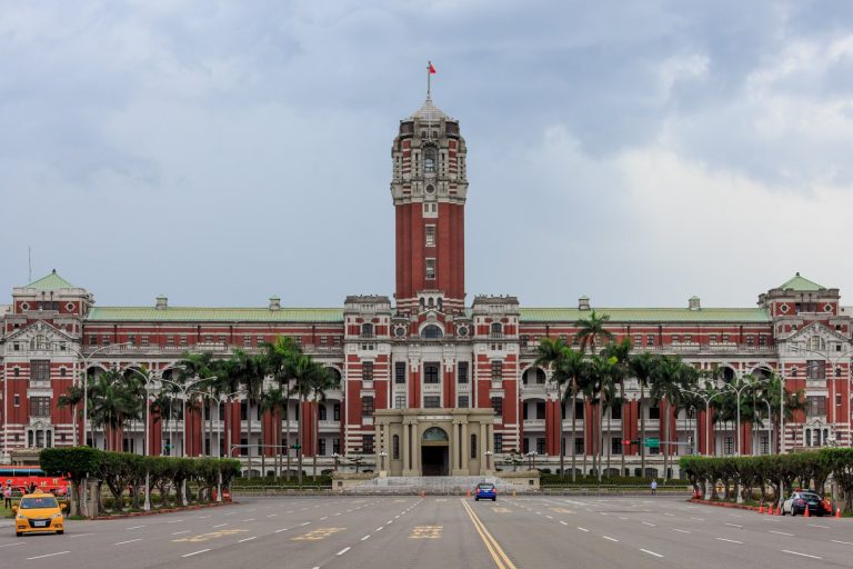China Warns Taiwan: Diplomatic and Military Scenarios Unfold