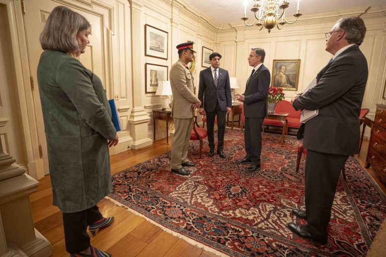 Pakistan Army Chief Munir to Visit Tehran for Iran-US Talks