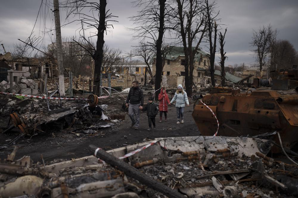 Mariupol’s dead put at 5,000 as Ukraine braces in the east.