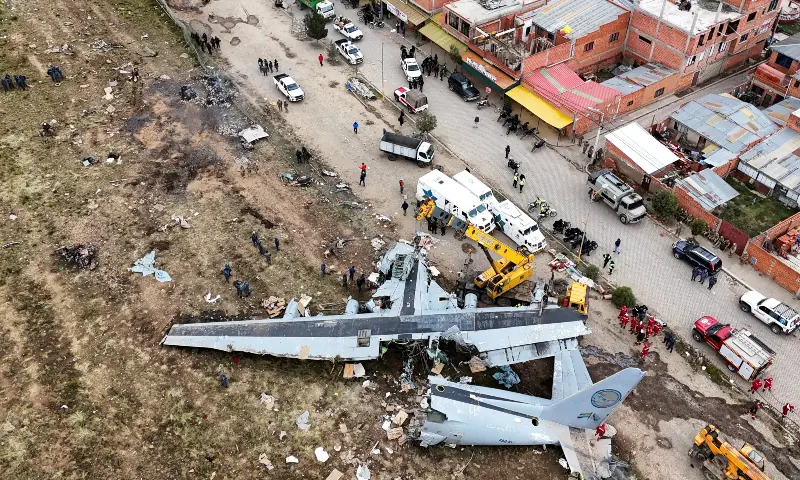 Bolivian Air Force Plane Crashes Alto