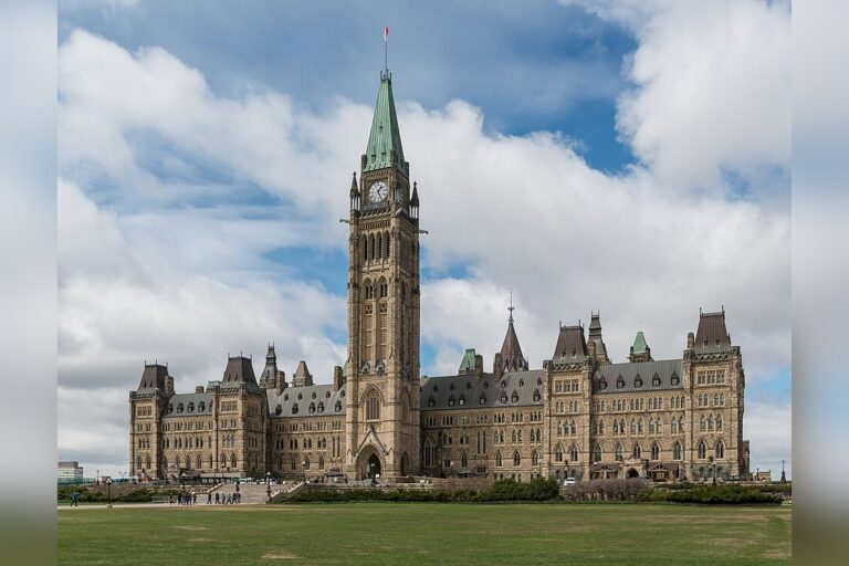 Canada, Ukraine Ink 100-Year Security Pact on Drones, Defense