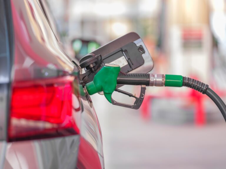Dublin Crowds Protest Fuel Prices as Costs Surge