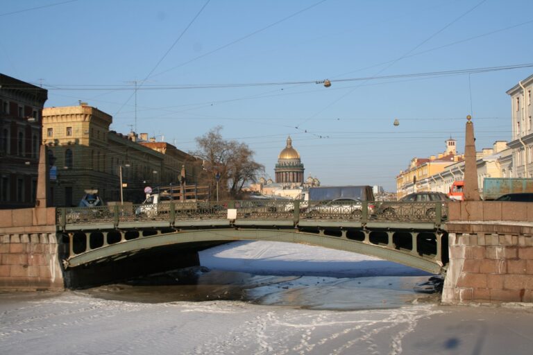 Seven Dead, Six Injured in Saint Petersburg Bus Bridge Crash