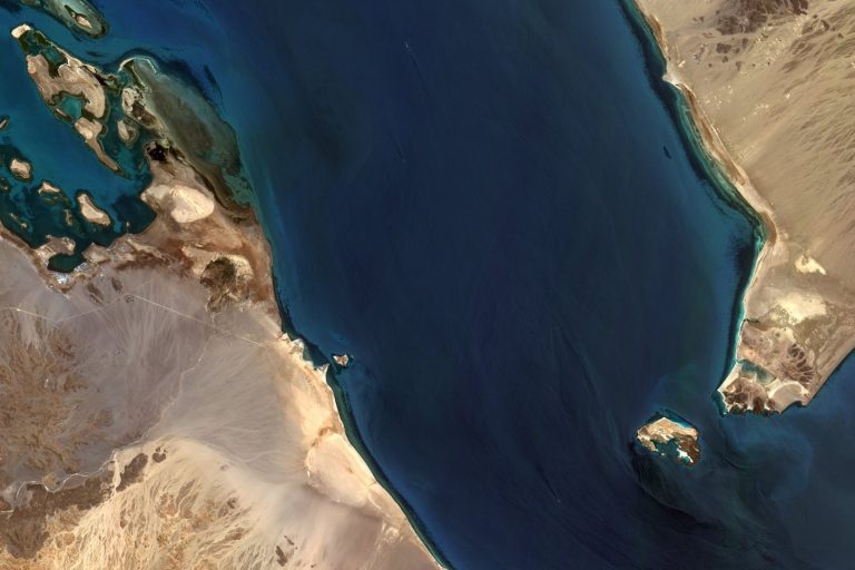 Houthi Push Near Bab al-Mandab Threatens Trade and Oil