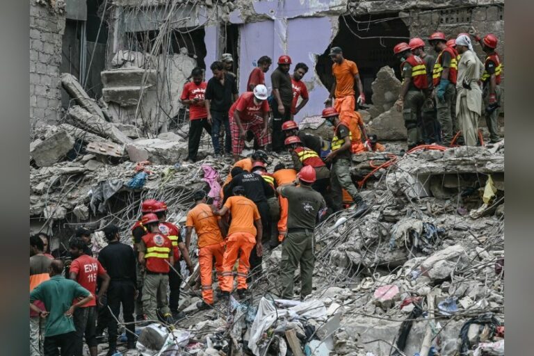 Karachi Building Collapse Kills 16, Rescue Teams Dig On