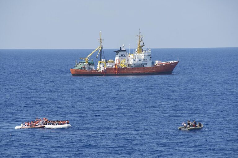 Merchant Ships Rescue 32 Migrants, 71 Missing