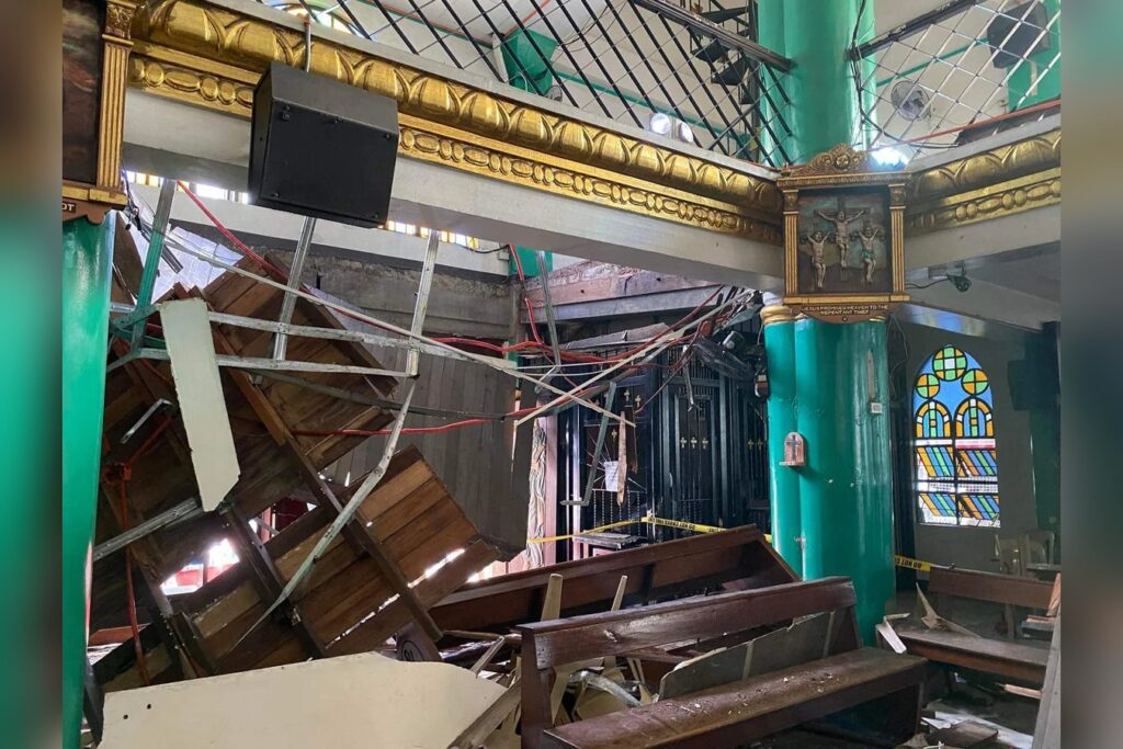 Philippines Church Balcony Collapse Kills Injures