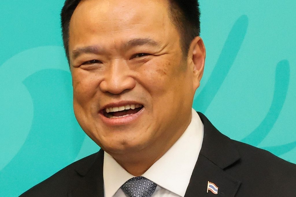 PM Anutin meets 76 representatives to advance economic diplomacy