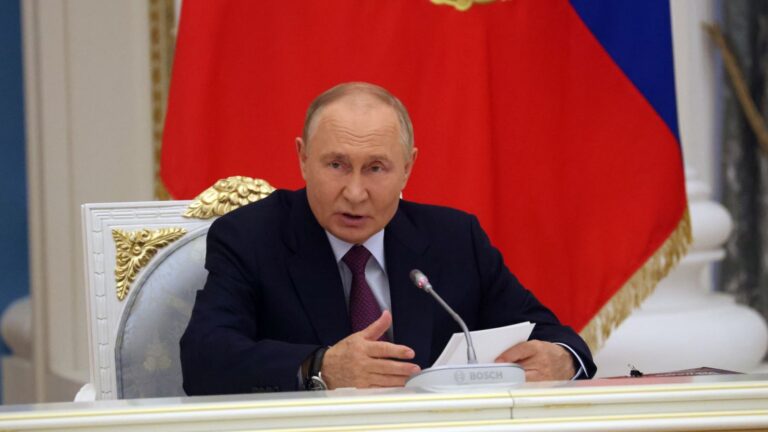 Putin Reiterates Russia’s Nuclear Readiness Amid Sovereignty Concerns