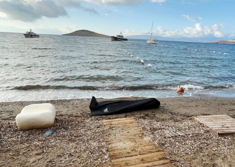 Rubber Boat Sinks Off Bodrum, Killing 14, Leaving 2 Missing