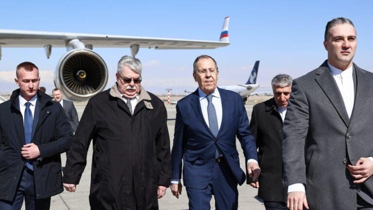 Diplomatic Efforts Fail to Unite Russia and Ukraine in Peace Talks