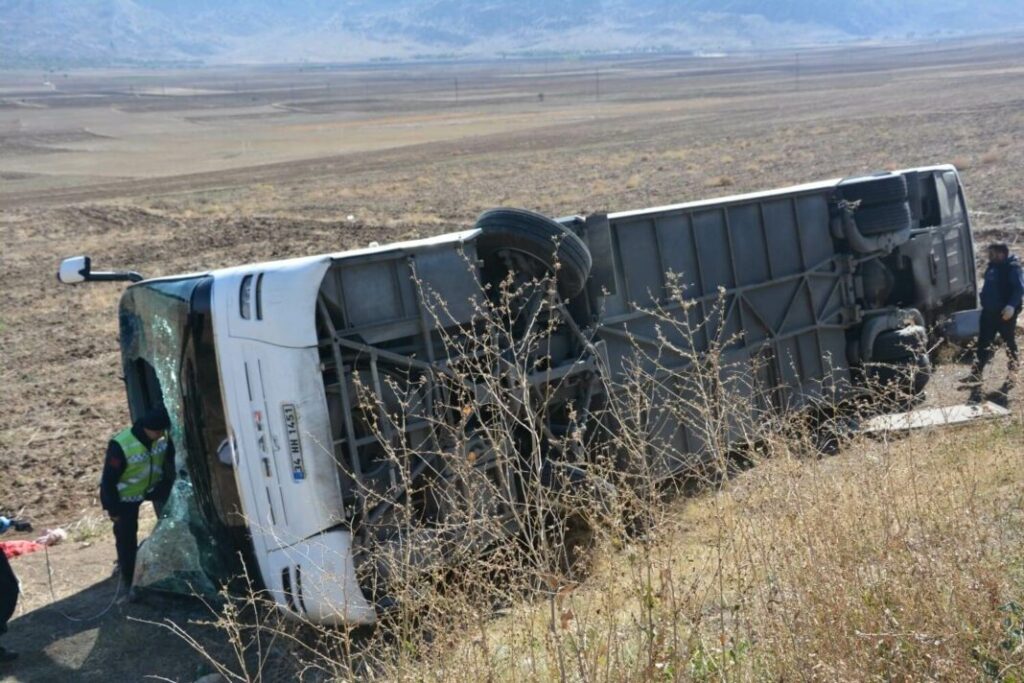 Turkish Bus Crash Injures Japanese Tourists