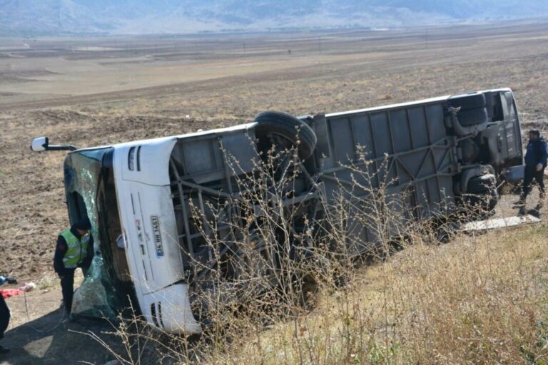Turkish Bus Crash Injures Japanese Tourists, Raises Road Safety Concerns