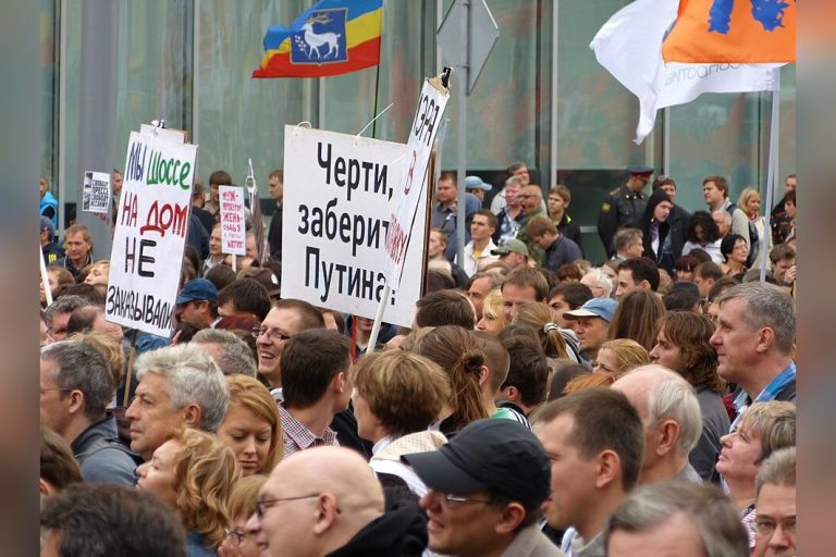 Kremlin Dissent: Stalin to Putin, a Historical Look